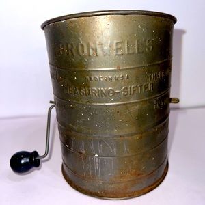Vtg Bromwell's 3 cup measuring sifter